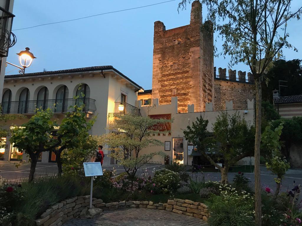 Suite La Castellana Torri Del Benaco Exteriör bild