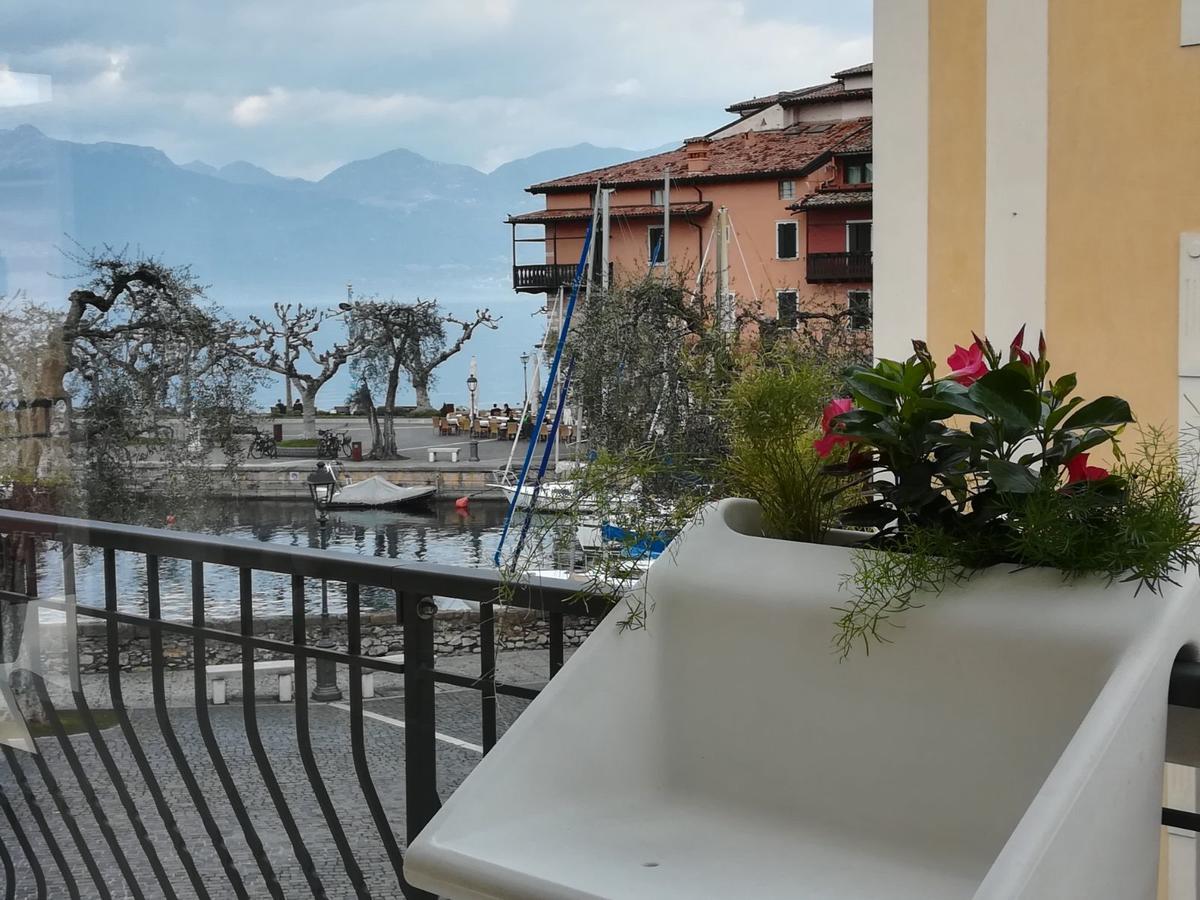 Suite La Castellana Torri Del Benaco Exteriör bild