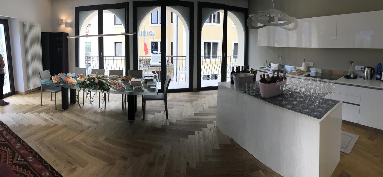 Suite La Castellana Torri Del Benaco Exteriör bild