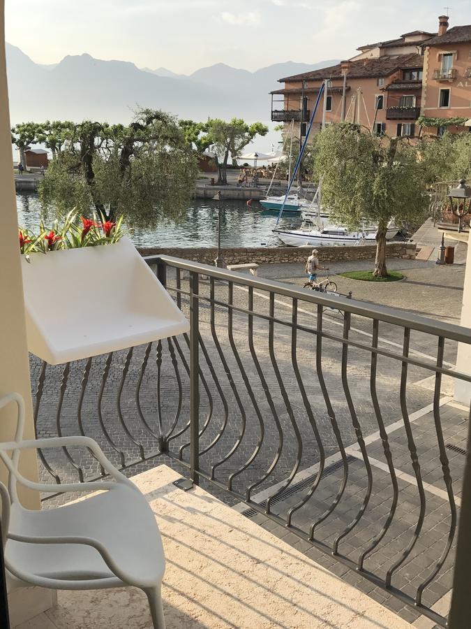 Suite La Castellana Torri Del Benaco Exteriör bild